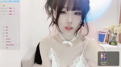 stripchat【Swag_SASA】百变小魔女~!蓝芽跳蛋~白虎骚逼 (8)